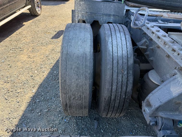 image for item YA4815 2017 Kenworth T680 semi truck