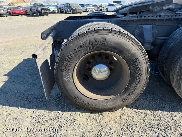 image for item YA4815 2017 Kenworth T680 semi truck