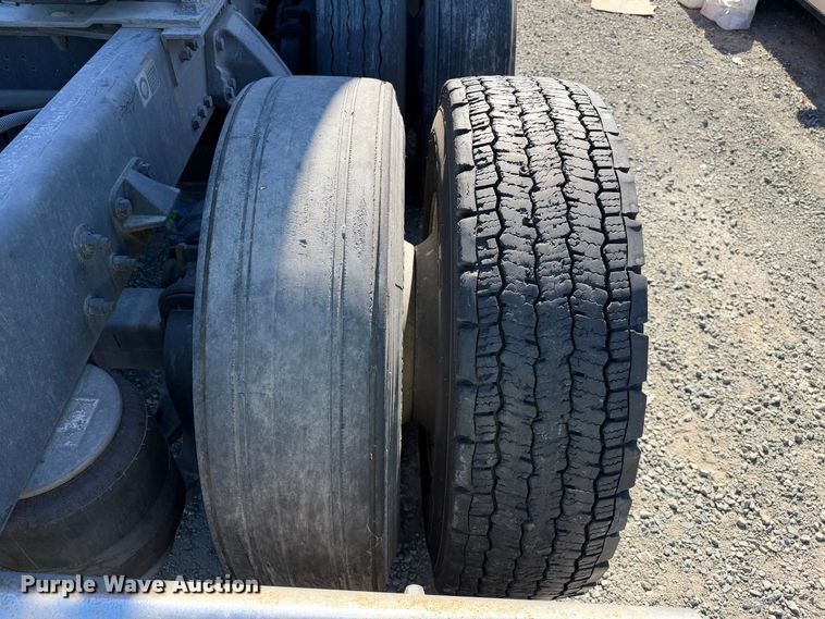 image for item YA4815 2017 Kenworth T680 semi truck