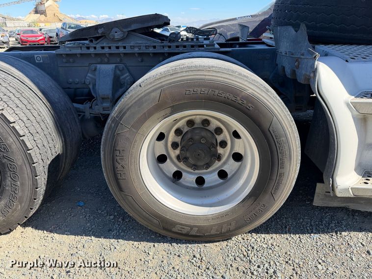 image for item YA4815 2017 Kenworth T680 semi truck
