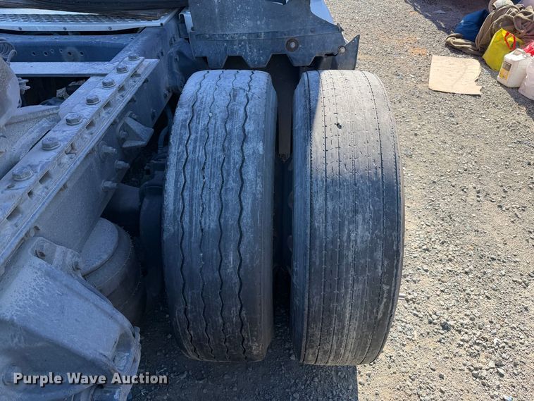 image for item YA4815 2017 Kenworth T680 semi truck