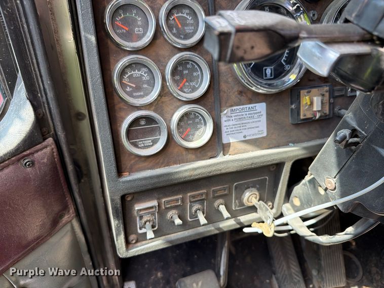 image for item YA4836 1996 Kenworth W900 semi truck