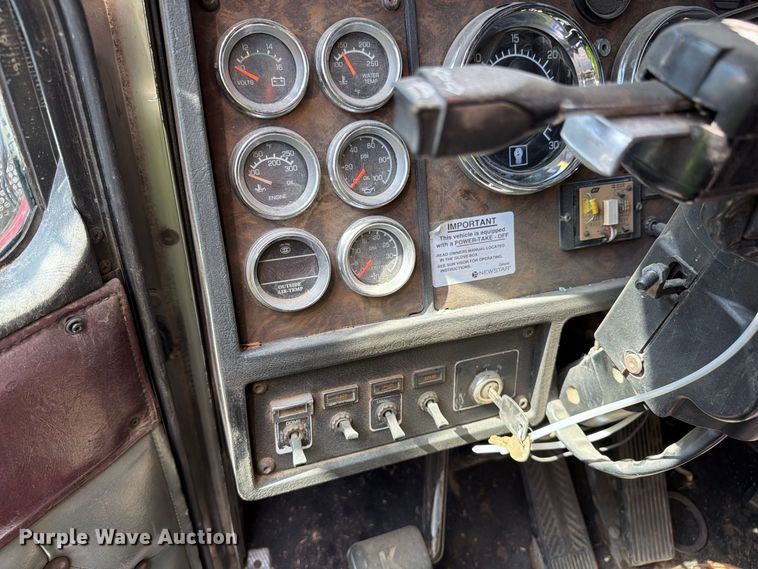 image for item YA4836 1996 Kenworth W900 semi truck