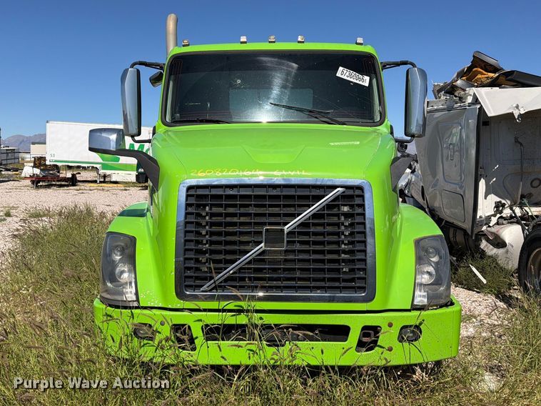 image for item YA4919 2017 Volvo VNL semi truck