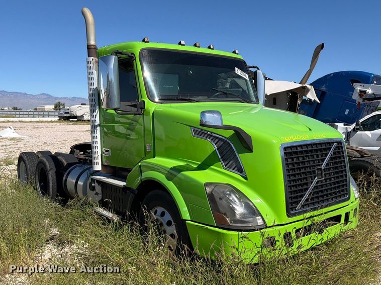 image for item YA4919 2017 Volvo VNL semi truck