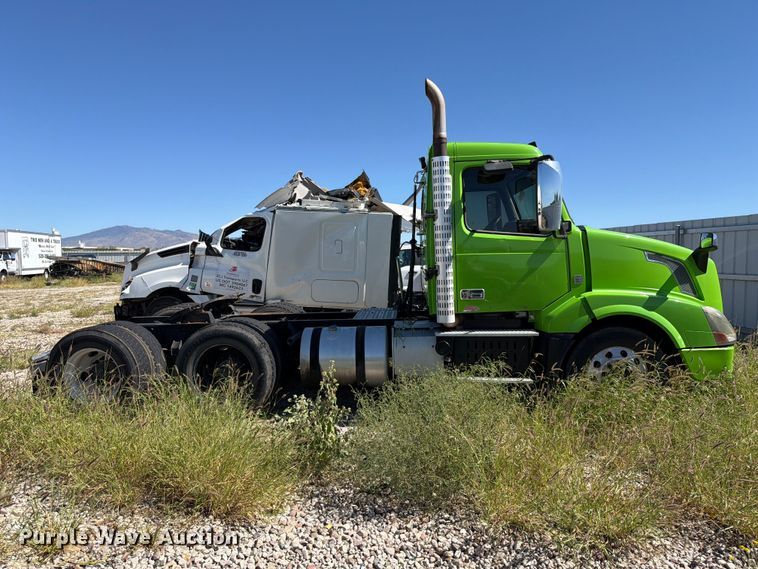 image for item YA4919 2017 Volvo VNL semi truck