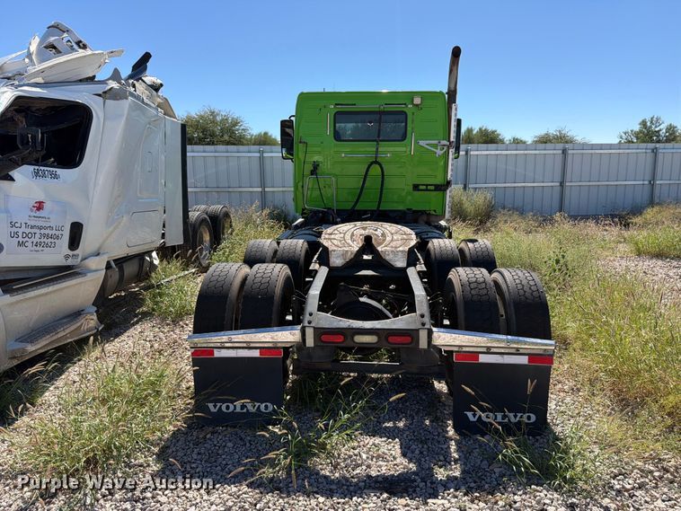 image for item YA4919 2017 Volvo VNL semi truck
