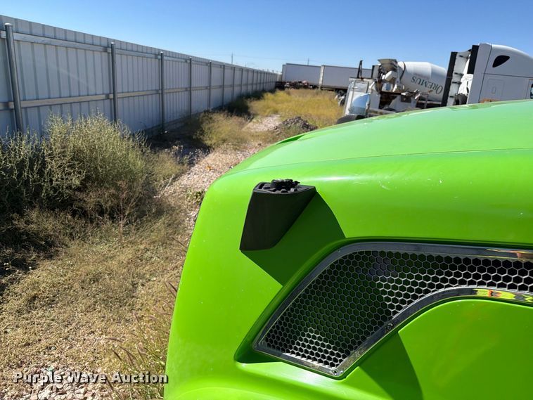 image for item YA4919 2017 Volvo VNL semi truck