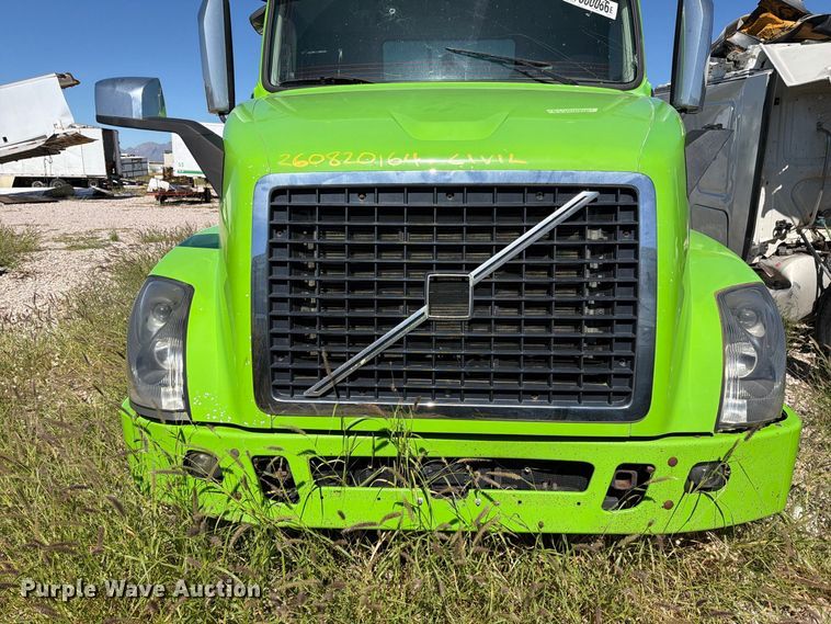 image for item YA4919 2017 Volvo VNL semi truck
