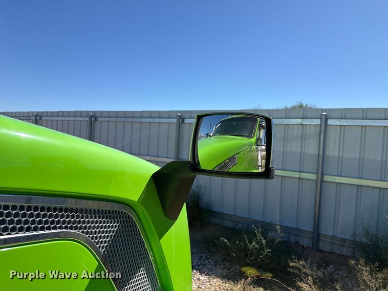 image for item YA4919 2017 Volvo VNL semi truck