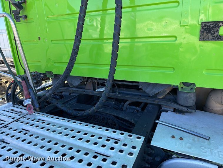 image for item YA4919 2017 Volvo VNL semi truck