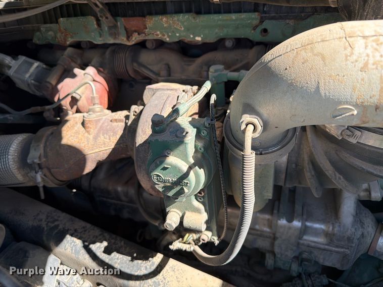image for item YA4919 2017 Volvo VNL semi truck