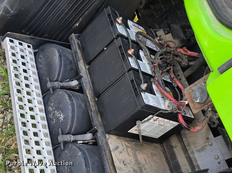 image for item YA4919 2017 Volvo VNL semi truck