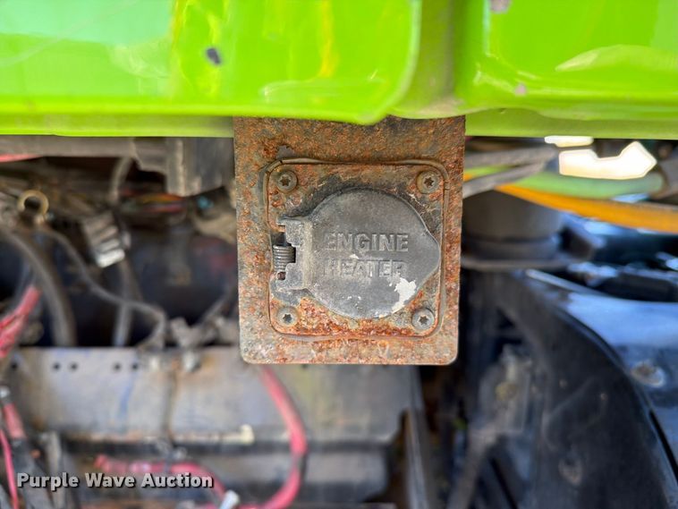 image for item YA4919 2017 Volvo VNL semi truck