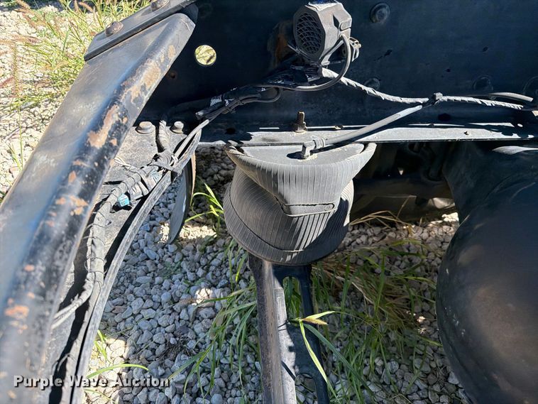 image for item YA4919 2017 Volvo VNL semi truck