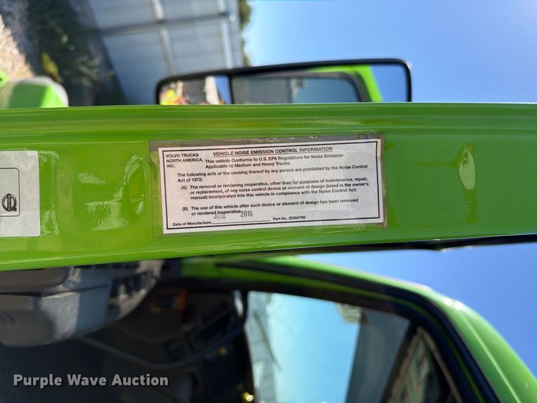 image for item YA4919 2017 Volvo VNL semi truck