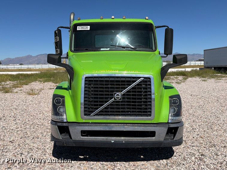 image for item YA4920 2017 Volvo VNL semi truck