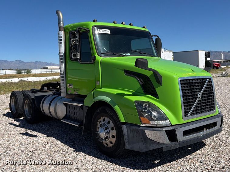 image for item YA4920 2017 Volvo VNL semi truck