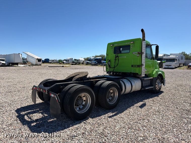 image for item YA4920 2017 Volvo VNL semi truck