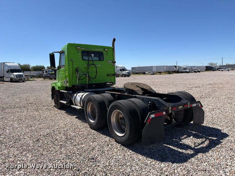 image for item YA4920 2017 Volvo VNL semi truck