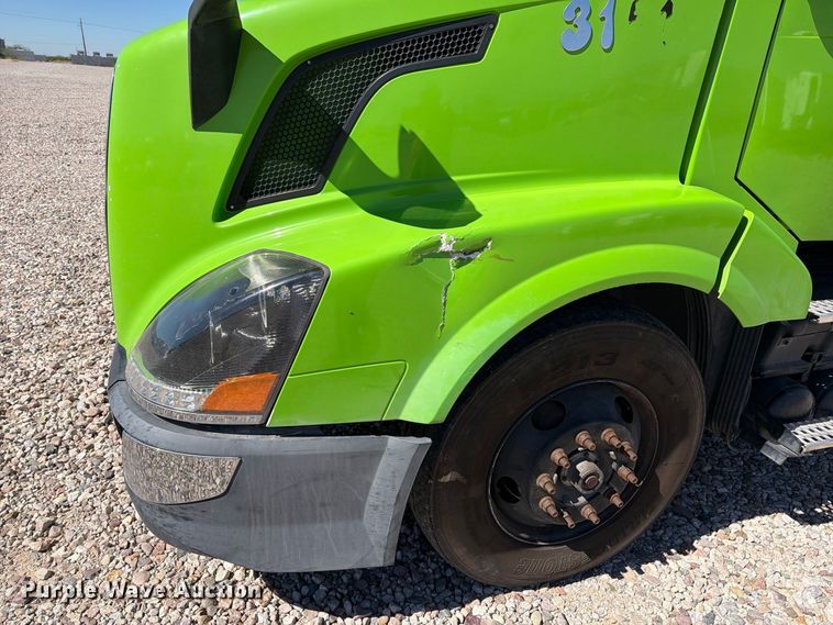 image for item YA4920 2017 Volvo VNL semi truck