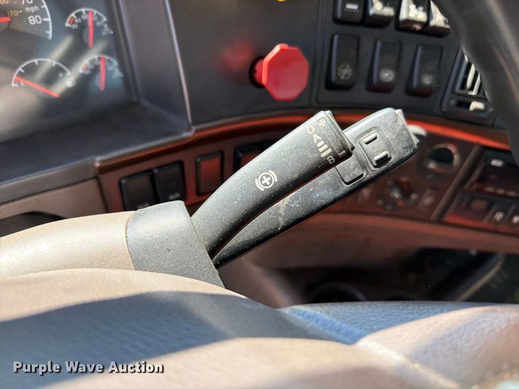 image for item YA4920 2017 Volvo VNL semi truck