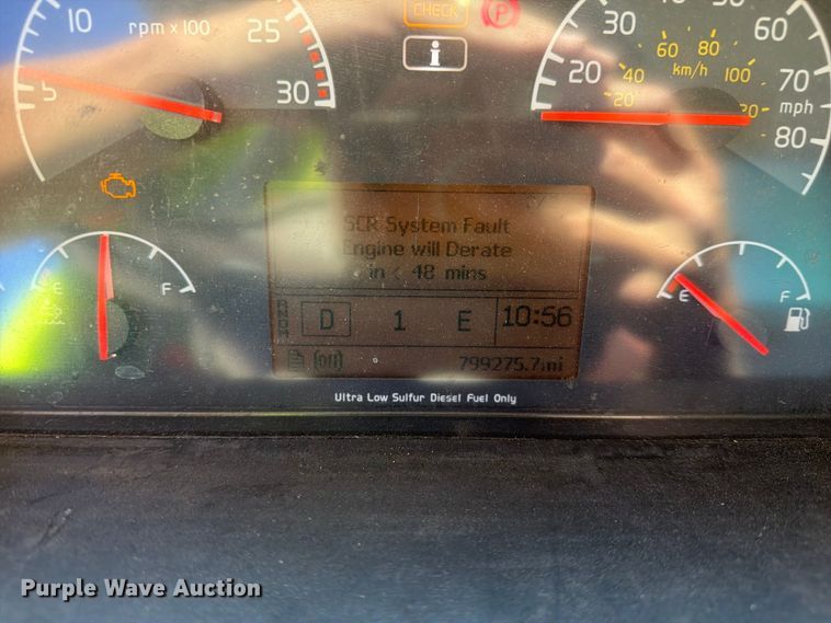 image for item YA4920 2017 Volvo VNL semi truck