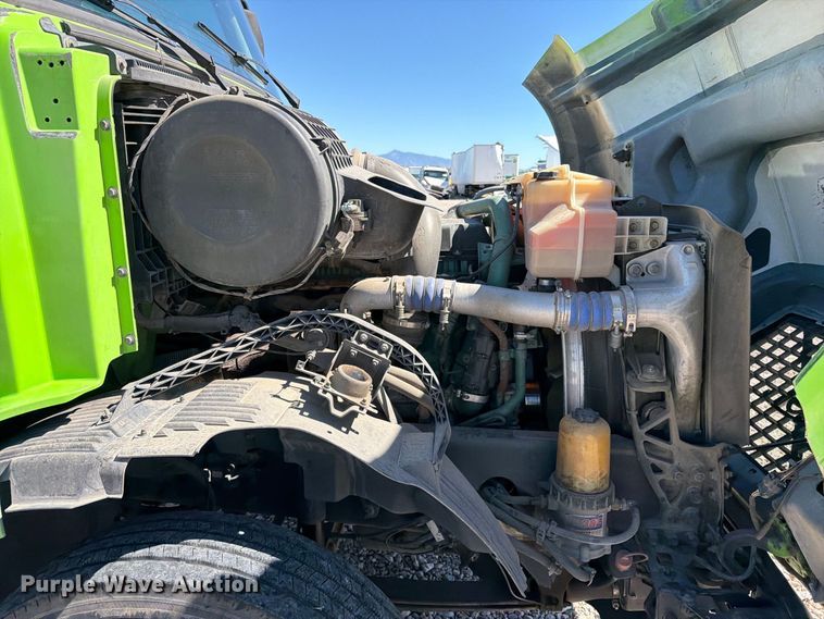 image for item YA4920 2017 Volvo VNL semi truck