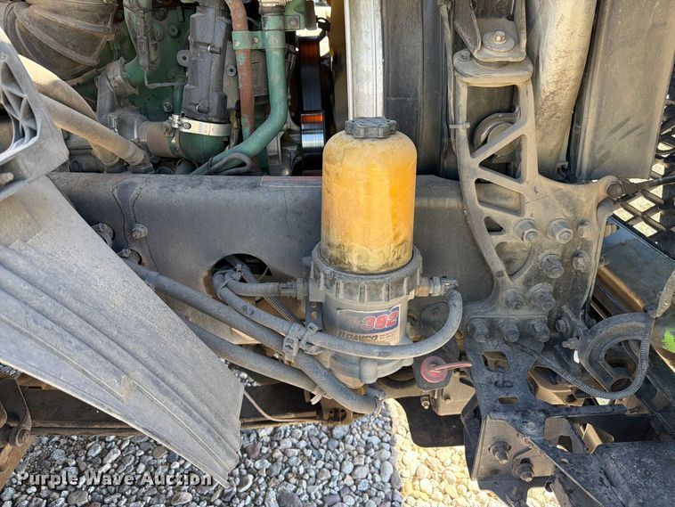 image for item YA4920 2017 Volvo VNL semi truck