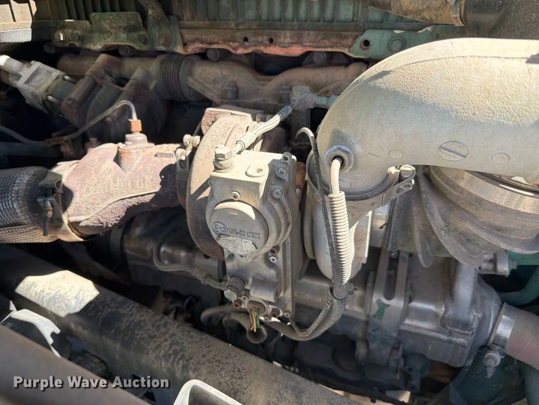 image for item YA4920 2017 Volvo VNL semi truck