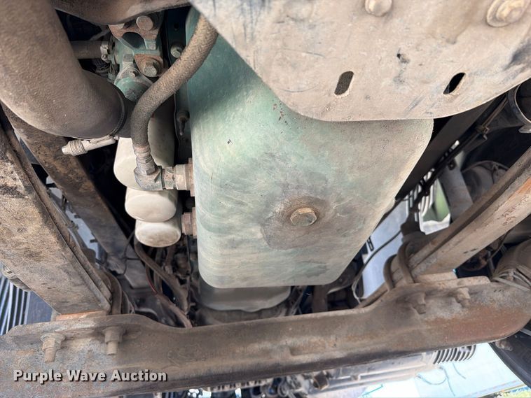 image for item YA4920 2017 Volvo VNL semi truck