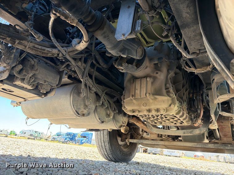image for item YA4920 2017 Volvo VNL semi truck