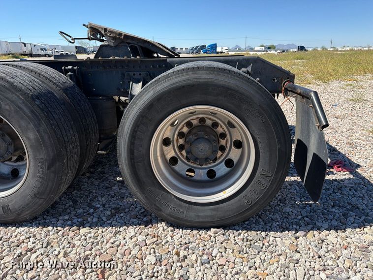 image for item YA4920 2017 Volvo VNL semi truck