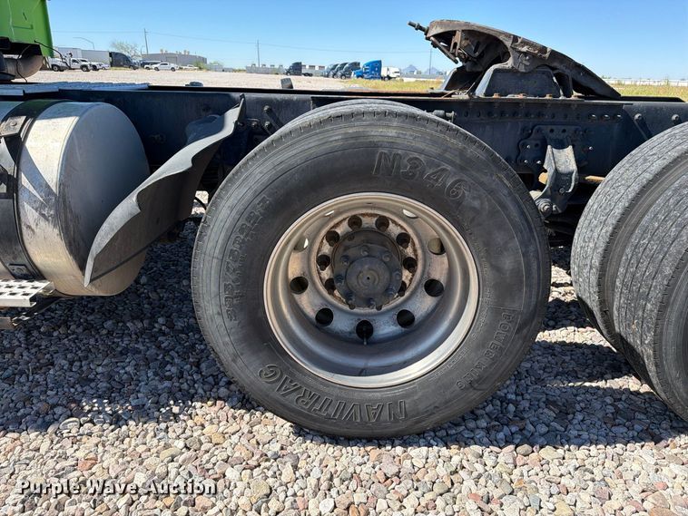 image for item YA4920 2017 Volvo VNL semi truck