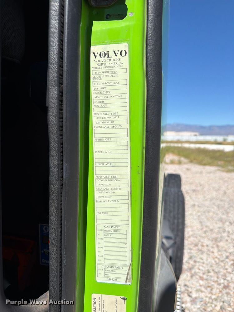 image for item YA4920 2017 Volvo VNL semi truck