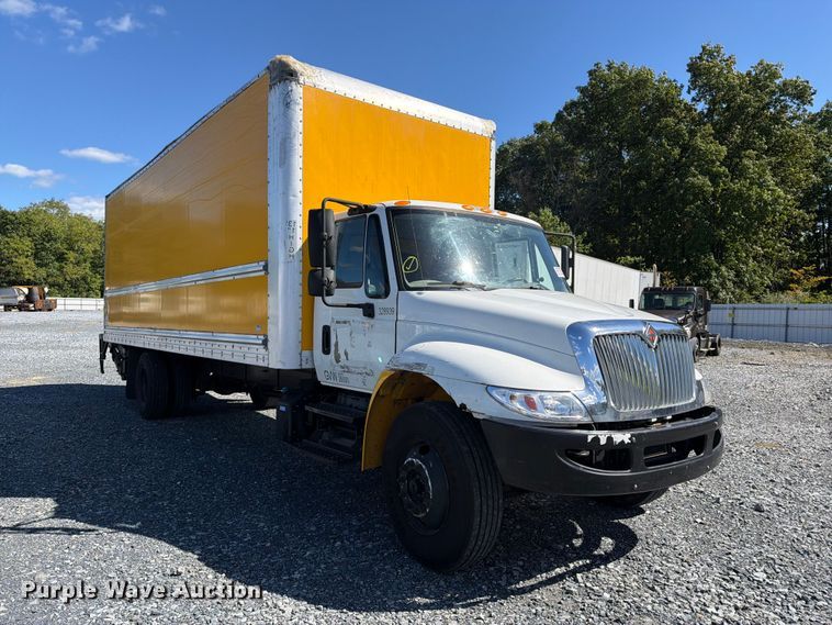 image for item YA4979 2019 International DuraStar 4300 box truck