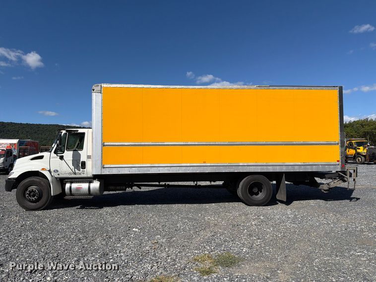 image for item YA4979 2019 International DuraStar 4300 box truck