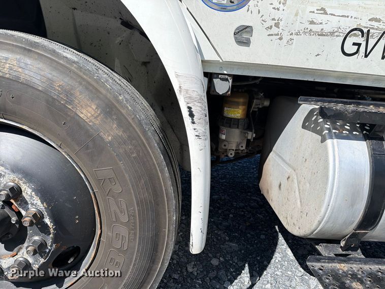 image for item YA4979 2019 International DuraStar 4300 box truck