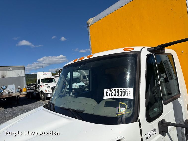 image for item YA4979 2019 International DuraStar 4300 box truck