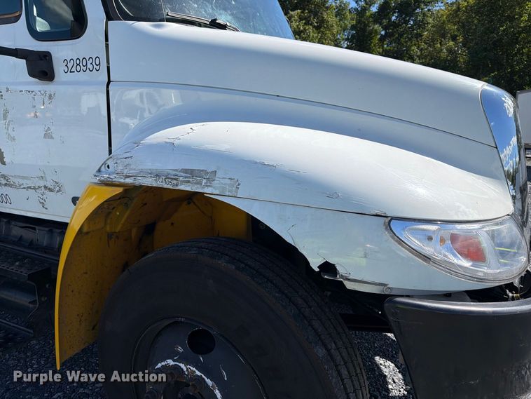 image for item YA4979 2019 International DuraStar 4300 box truck