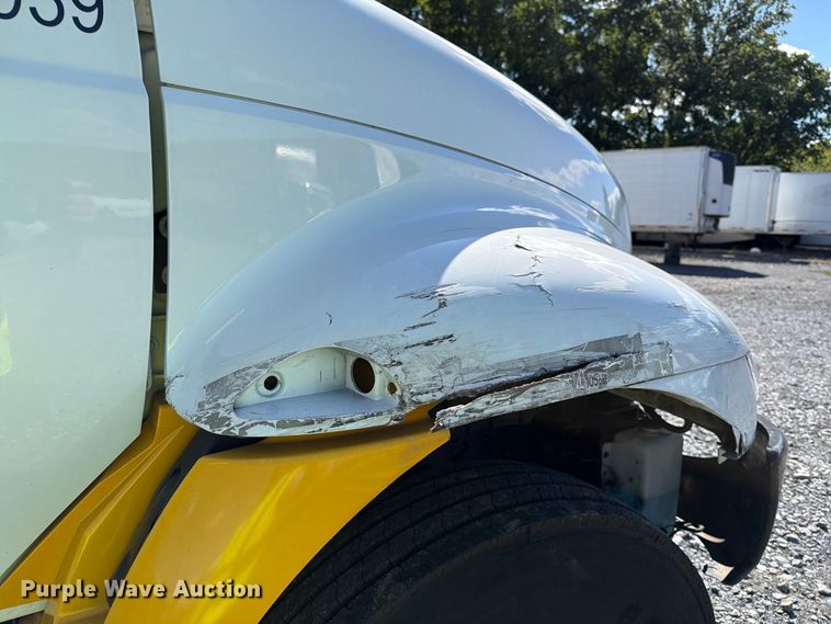 image for item YA4979 2019 International DuraStar 4300 box truck
