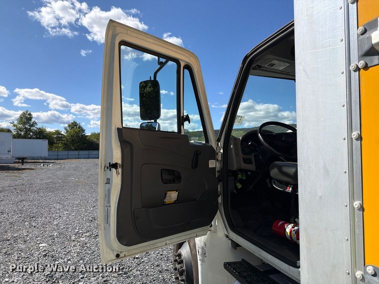 image for item YA4979 2019 International DuraStar 4300 box truck