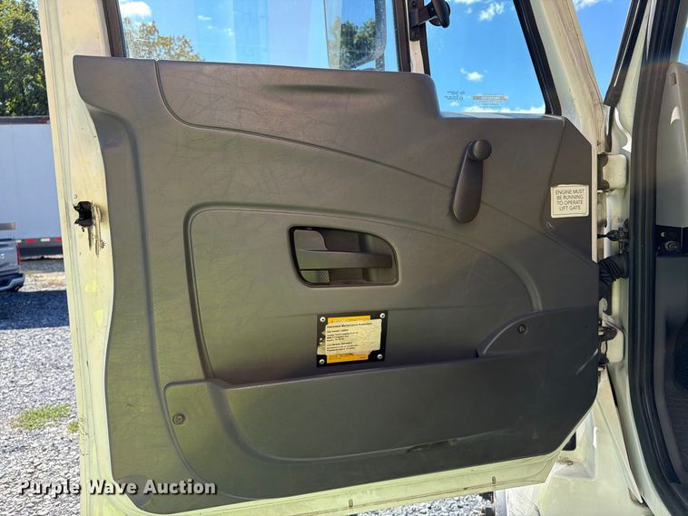 image for item YA4979 2019 International DuraStar 4300 box truck