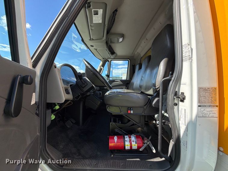 image for item YA4979 2019 International DuraStar 4300 box truck