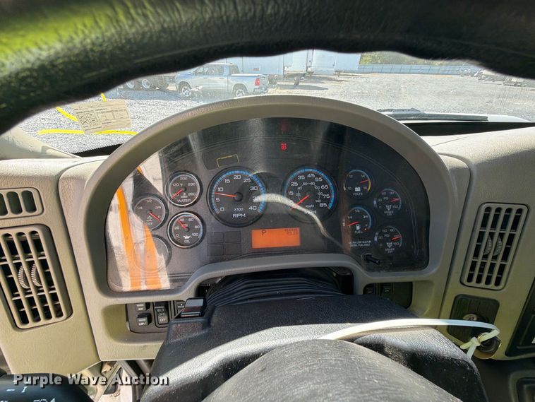 image for item YA4979 2019 International DuraStar 4300 box truck