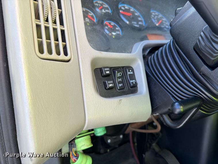 image for item YA4979 2019 International DuraStar 4300 box truck