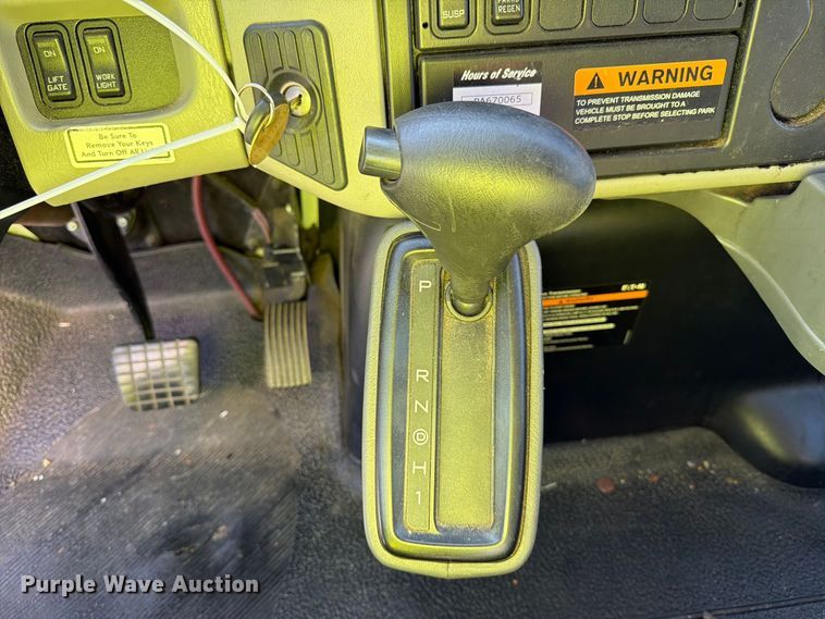 image for item YA4979 2019 International DuraStar 4300 box truck
