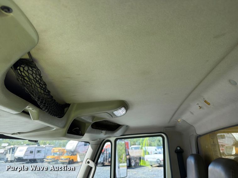 image for item YA4979 2019 International DuraStar 4300 box truck