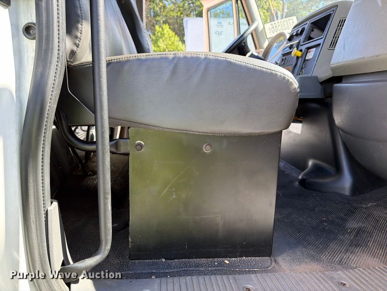 image for item YA4979 2019 International DuraStar 4300 box truck