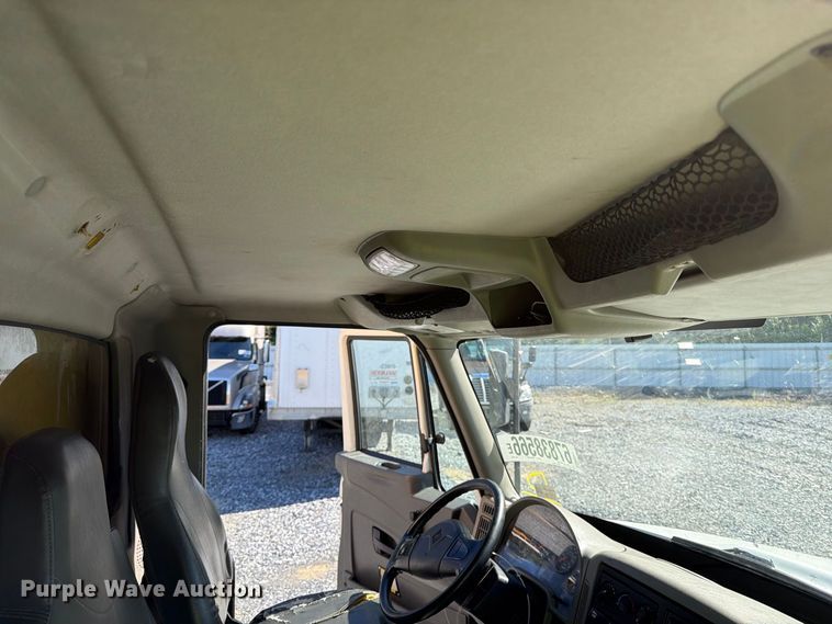 image for item YA4979 2019 International DuraStar 4300 box truck